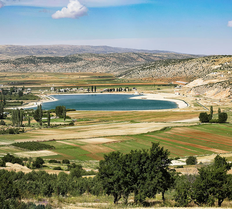 yammouneh-lake-lebanon-traveler