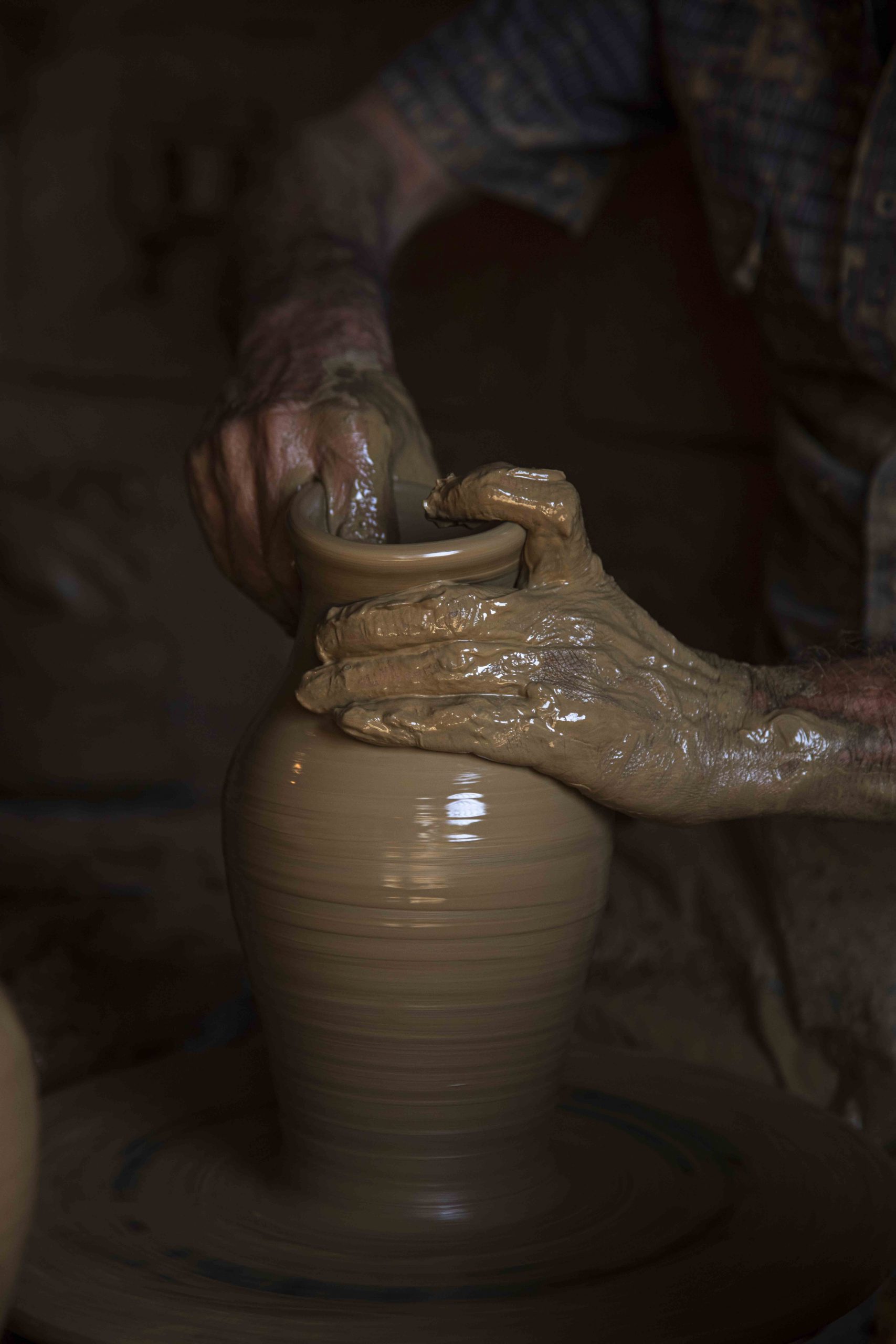 Artisans-Hand-of-potter-Khaled-Daou-in-Chouf-lebanon-traveler