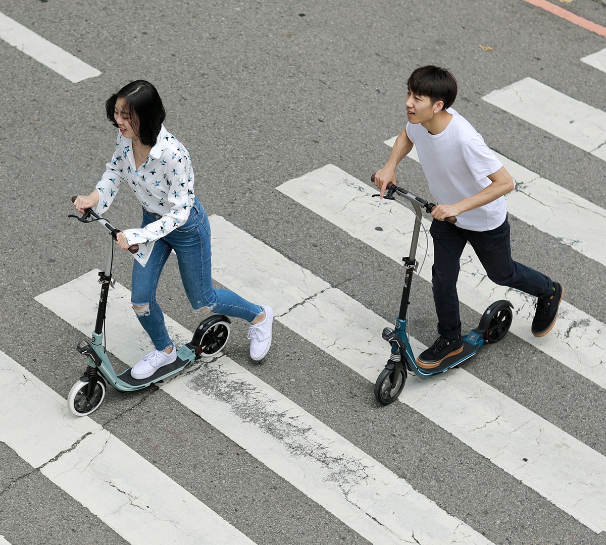 Scooter-Top-Rated-Skates-and-Scooters-for-all-Ages-and-Skill-Levels-at-Decathlon